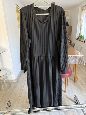 Robe longue noire côtelée taille 3 xl  