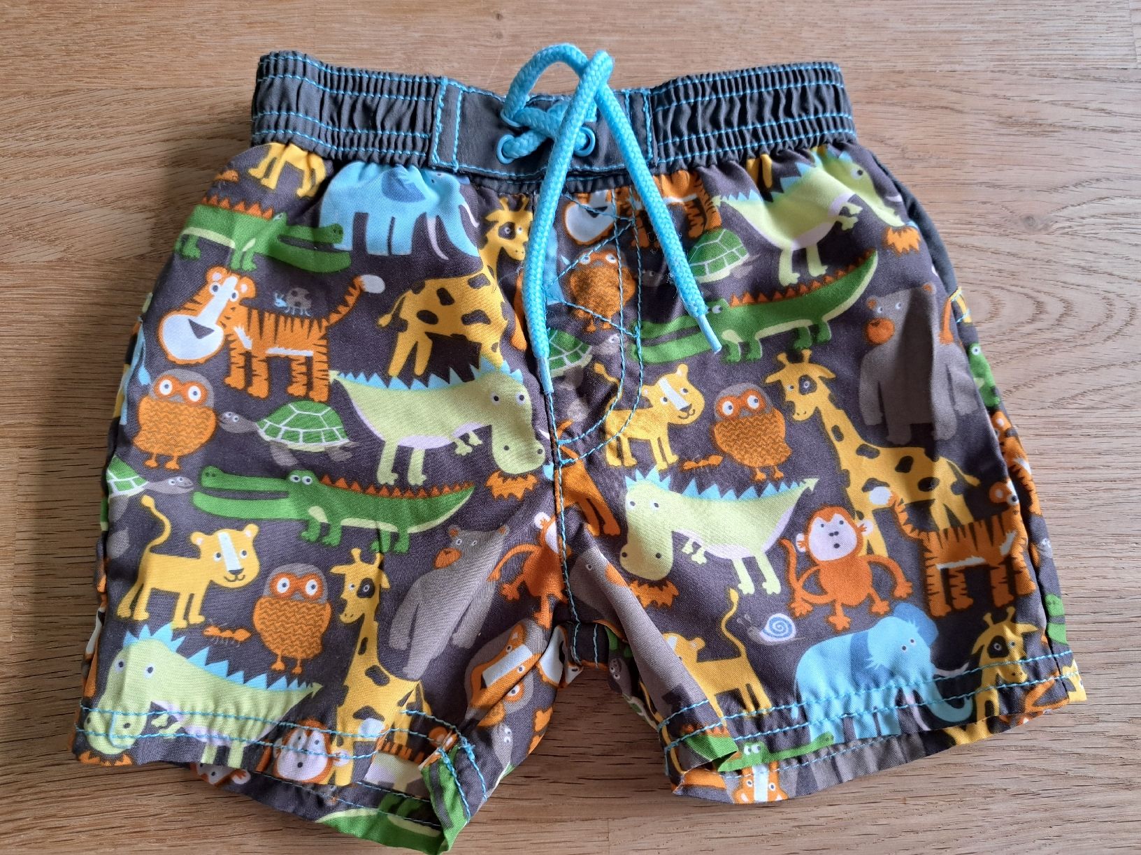 Petit Bateau Kleiderpakete & -sets: Kleiderset Grösse 68 Petit Bateau – Gebraucht aus Bergdietikon von Staphylococcus 3