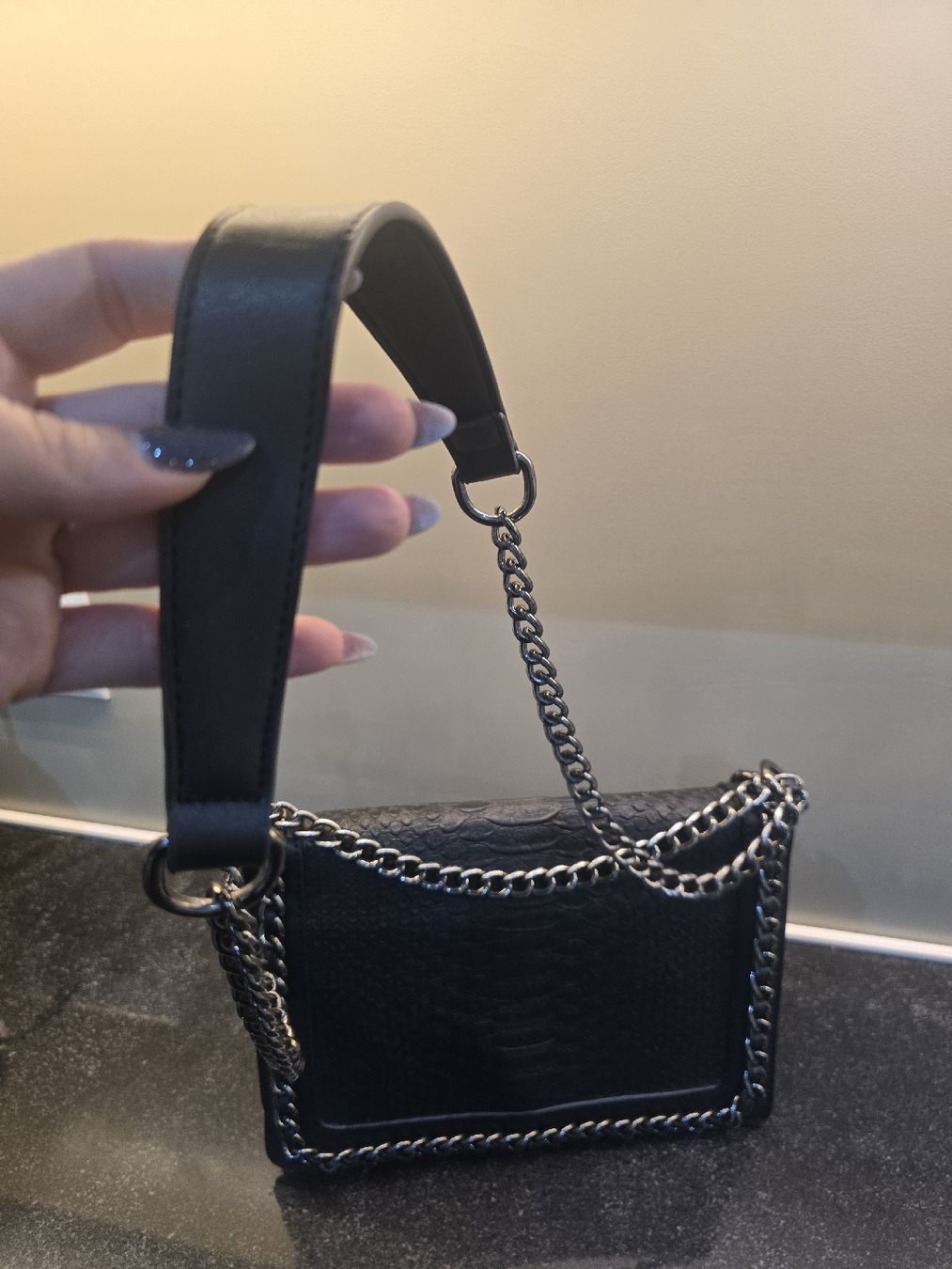 Borse da donna: Handtasche in Schwarz mit Silberkette – Nuovo (secondo la descrizione) da Hägglingen venduto da Raff_Ella 4