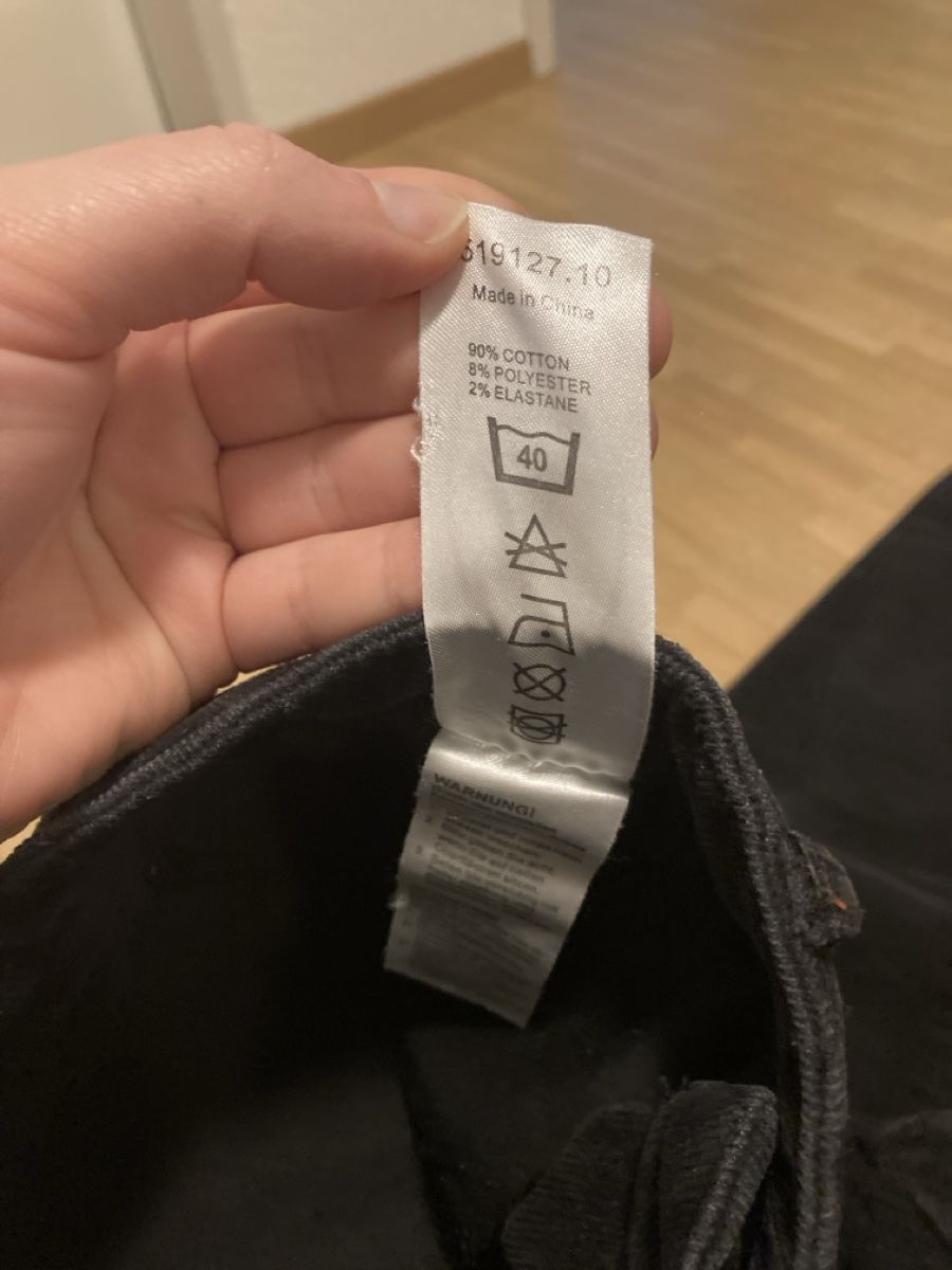 Pantaloni: Schwarze Hose ähnlich Samt – Usato da Urtenen-Schönbühl venduto da alessibas 3