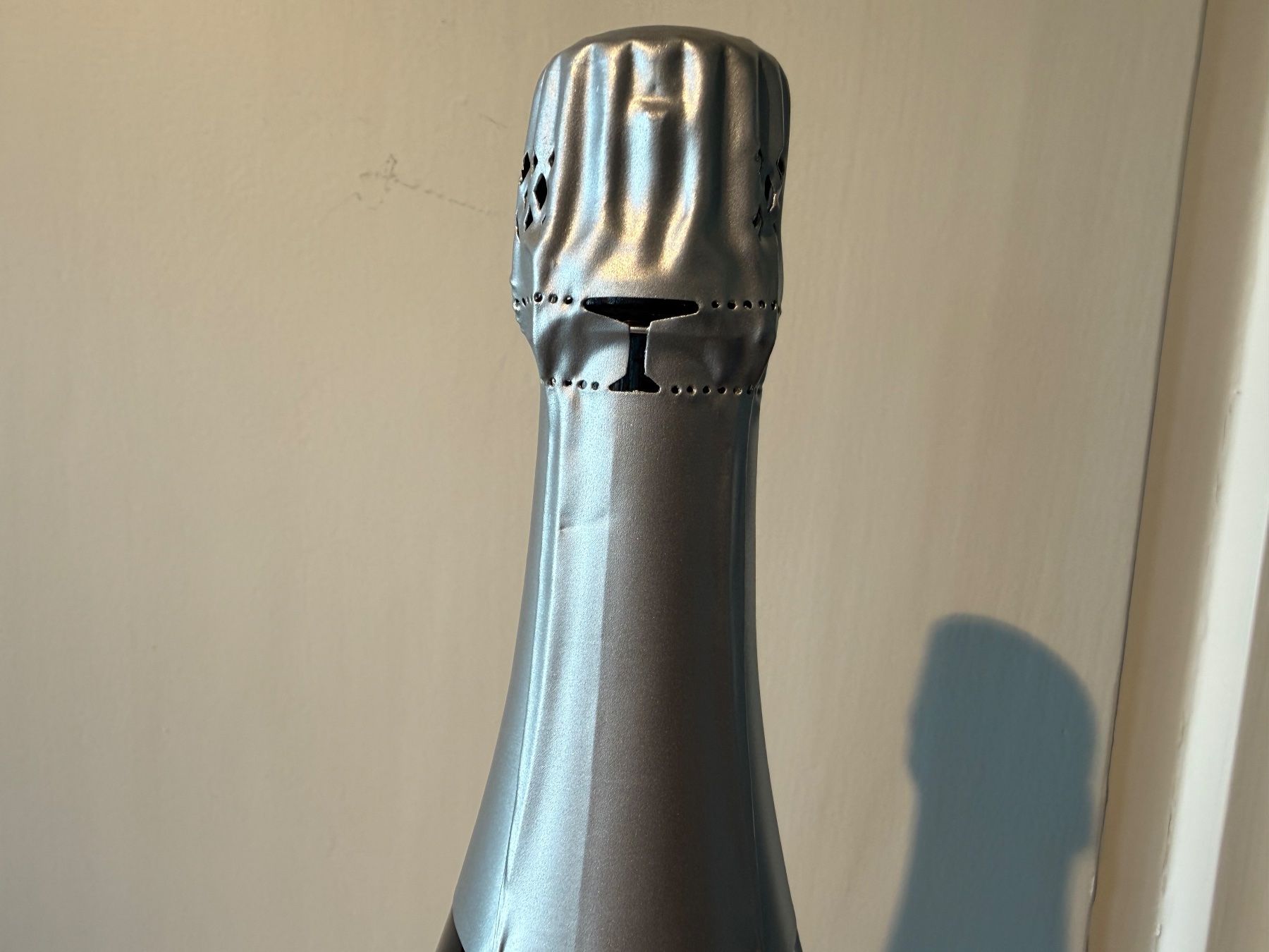 Louis Roederer Vino: 1 Flasche Champagne Philippe STARCK Louis Roederer 2009... – Nuovo e nell'imballaggio originale da Wöschnau venduto da Vinsale 6