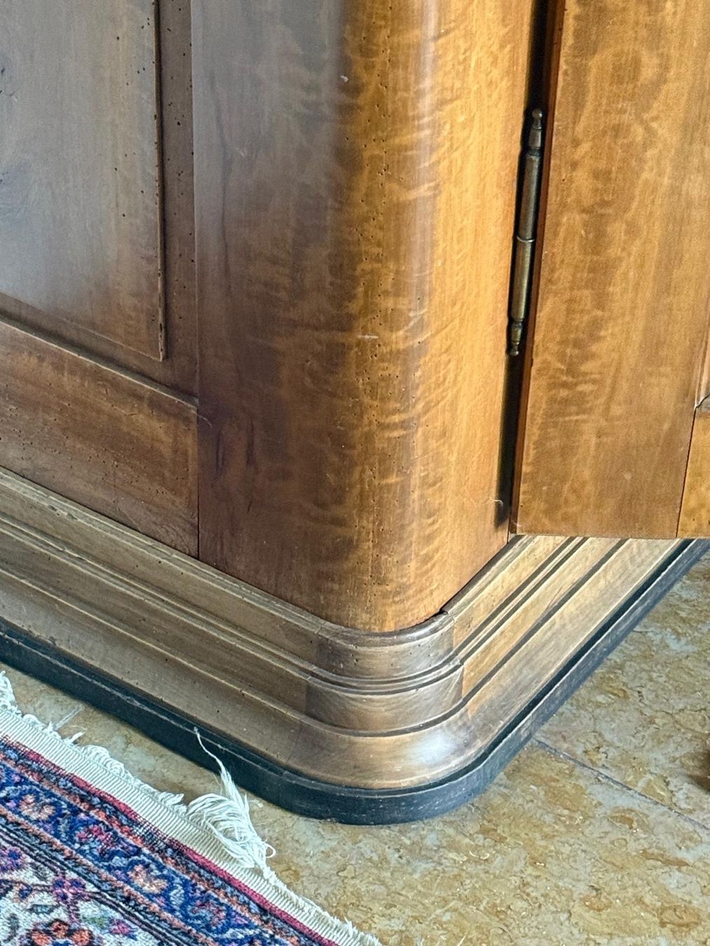 Schränke: Antiker Schrank Louis XVI Stil – Gebraucht aus Zürich von  6