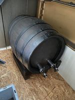 Fass mit Zapfhähnen