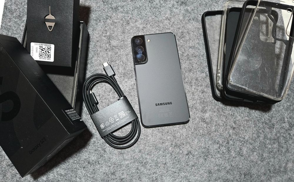 Samsung Galaxy S22 256GB Schwarz mit viel Zubehör! | Kaufen auf Ricardo