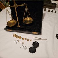 3 Balances à opium