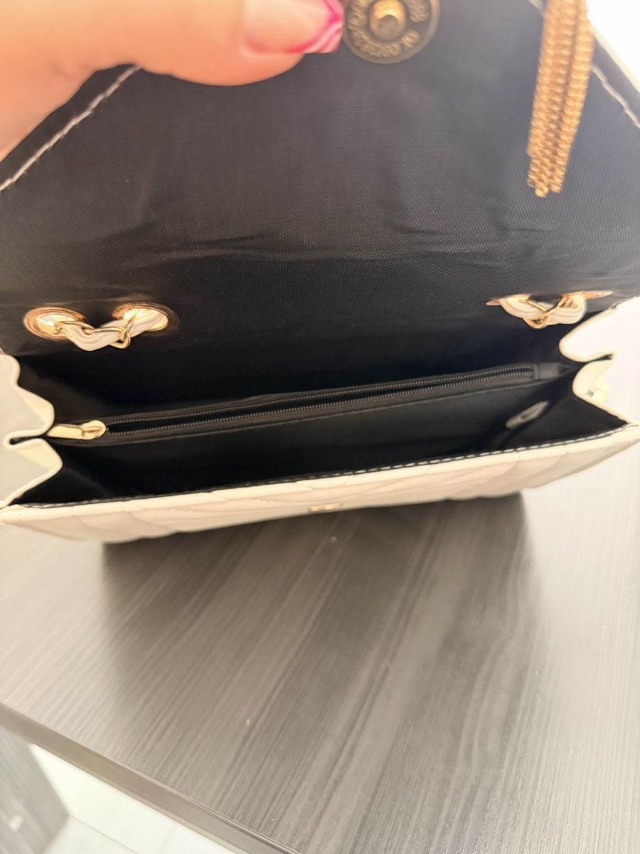 Borse da donna: Sac à main blanc matelassé avec chaîne dorée – Usato da Bussigny venduto da Serena2009 2
