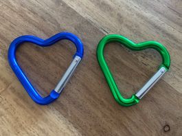2x kleine Karabiner in Herzform
