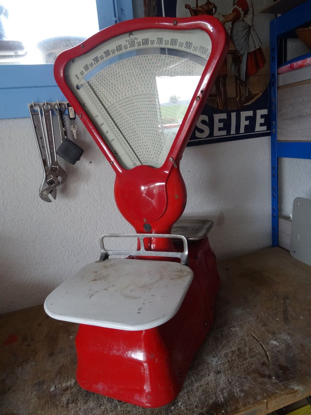 Waagen und Gewichte: Retro Waage rot  TOLEDO – Gebraucht aus Ehrendingen von CHMEX