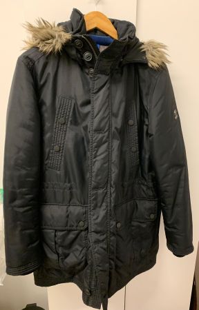 Warmer Winterparka mit Kapuze