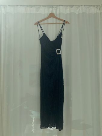 SCHWARZES SAMTKLEID
