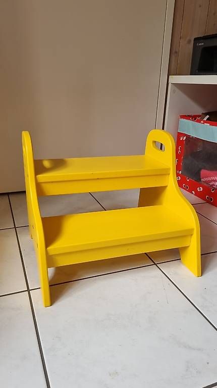 Hocker: Kindertritt Hocker 2 Stufen gelb – Gebraucht aus Zug von ram_n27t
