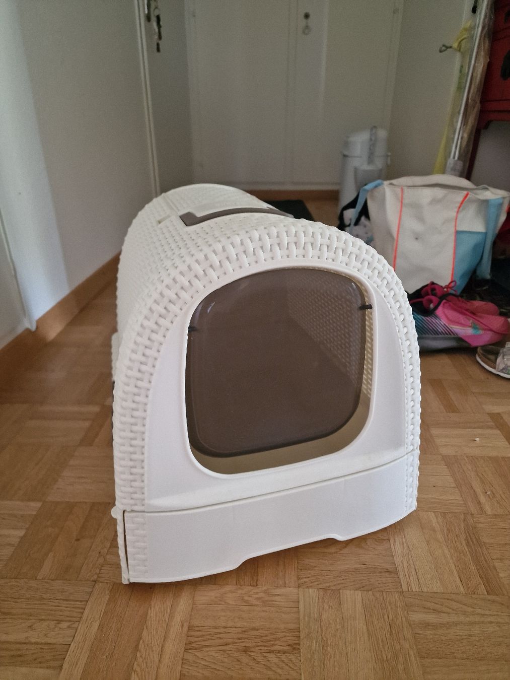 Cucce & Letti: Cat Litter Box / Katzenklo – Usato da Zürich venduto da vbrioschi