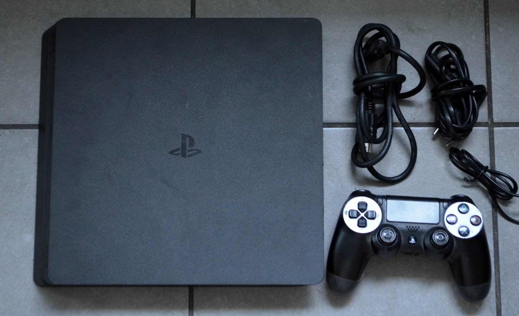 Sony Console: Playstation 4 / PS4 – Usato da Collonges venduto da arashee 2