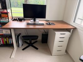 Höhenverstellbarer Schreibtisch