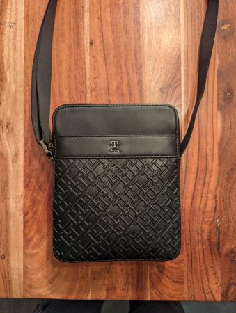 Tommy Hilfiger MONOGRAM Umhängetasche NEU