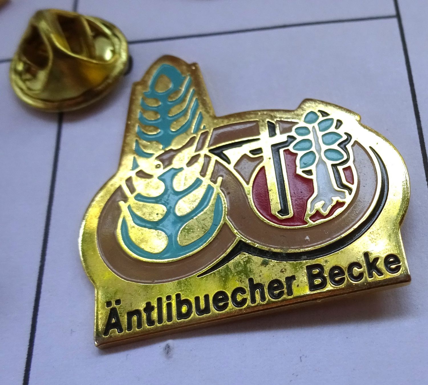 Placchette & Badge: Pin  Äntlibuecher Becke – Usato da Utzenstorf venduto da BUtter81