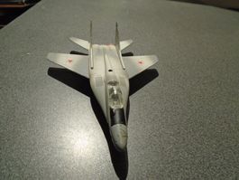 Militärflugzeug / Flugzeug, grau
