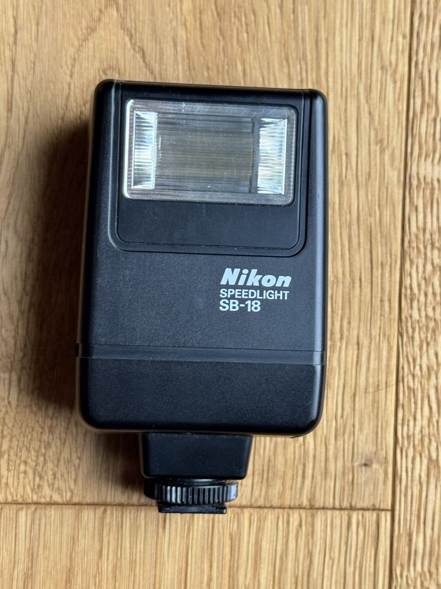 Nikon Blitze: Nikon Speedlight SB-18 Kamerablitz – Gebraucht aus Hägendorf von wesborland91