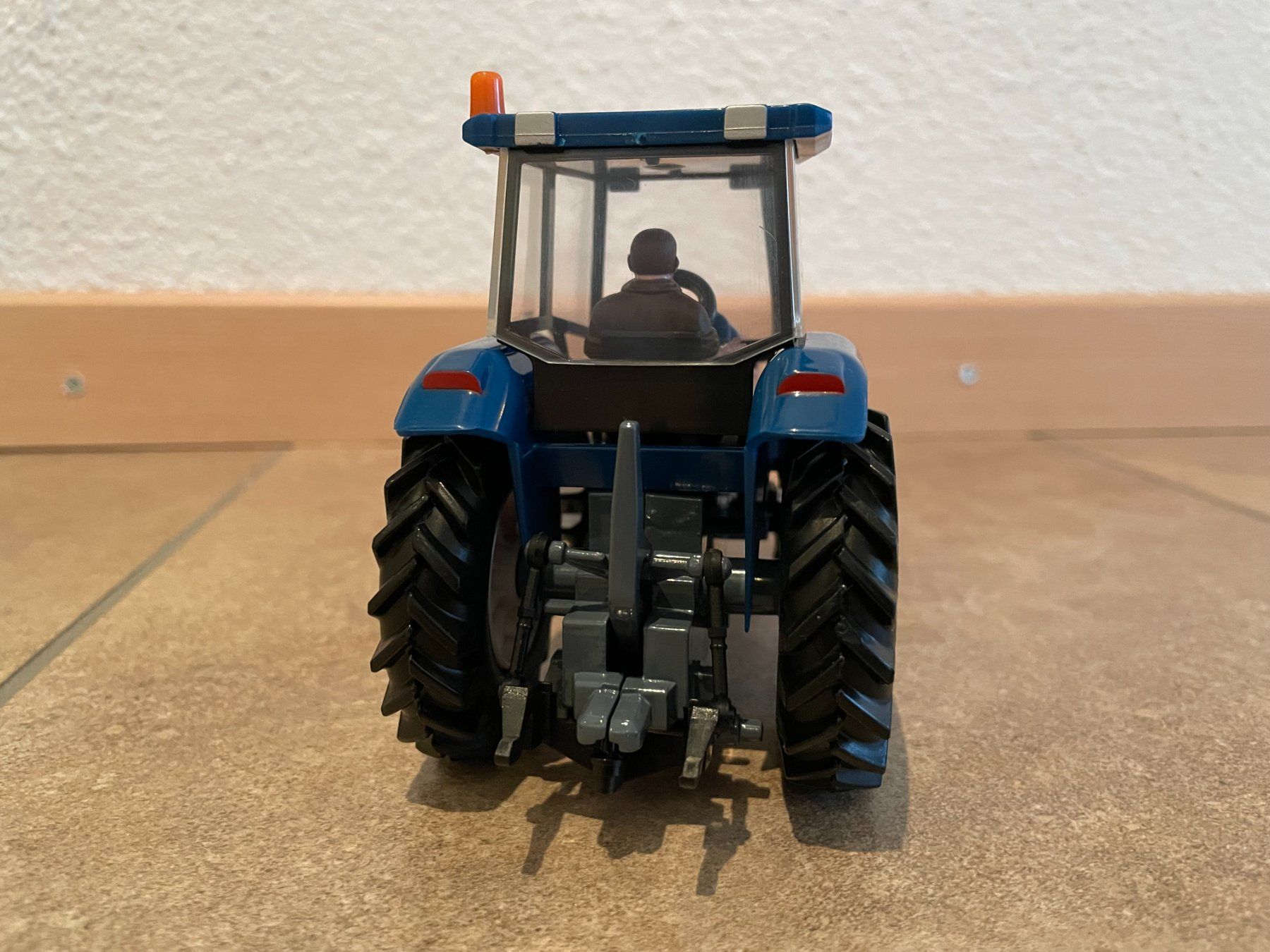 Ford Traktoren: Britains New Holland / Ford 8560 – Neu und originalverpackt aus Kreuzlingen von Stefan1150 4