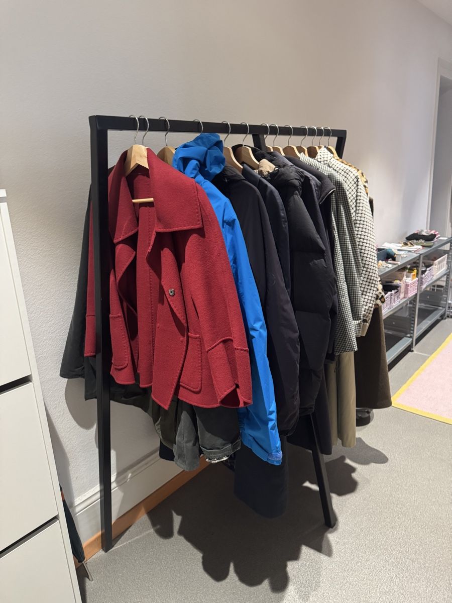 Hay Garderobe: HAY - Loop Stand Garderobe – Gebraucht aus Thun von Schuetz 1