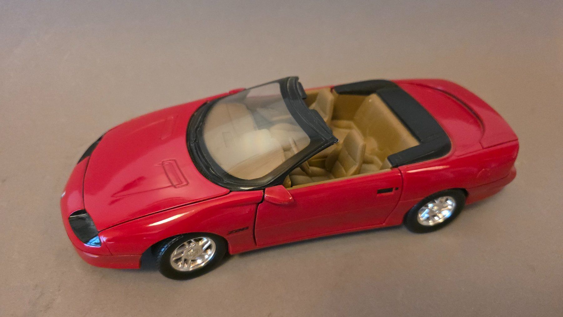 Ford Modellini d'auto: Chevrolet Camaro , 1:18  Vitrinenmodell, TOP – Usato da Hagenbuch ZH venduto da cougar1 1