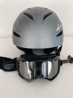 Skihelm mit Brille