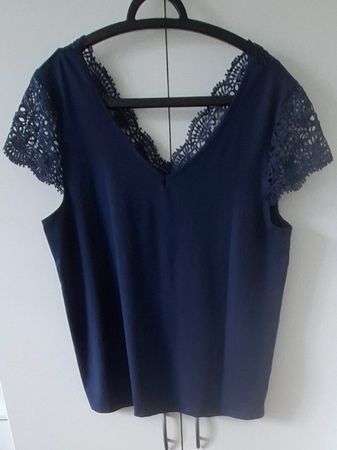 1 Schönes Shirt  mit Spitzen gr L Neuwertig