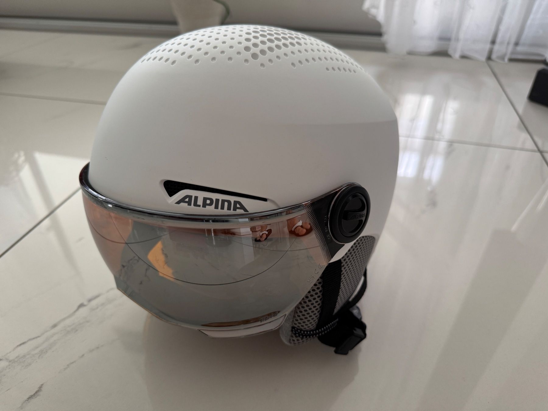 Alpina Helme & Visiere: Alpina Skihelm weiss mit edlem Design – Neu (gemäss Beschreibung) aus Hünenberg See von Rroger911 2