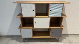 Gestell für an die Wand