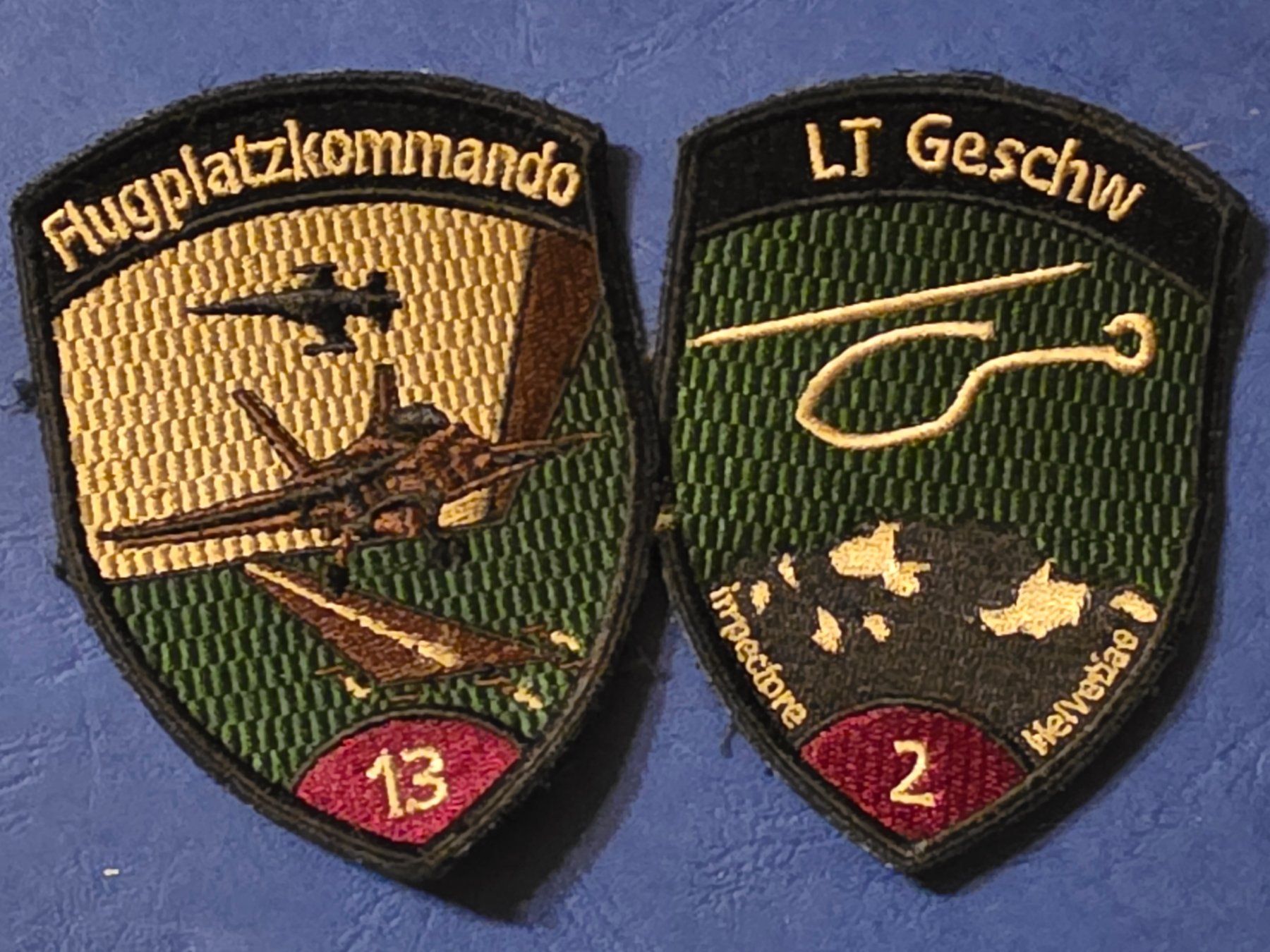 Schweizer Armee Plaketten & Abzeichen: 2 Abzeichen luftwaffe Violett – Neu (gemäss Beschreibung) aus Nyon von freetoys08