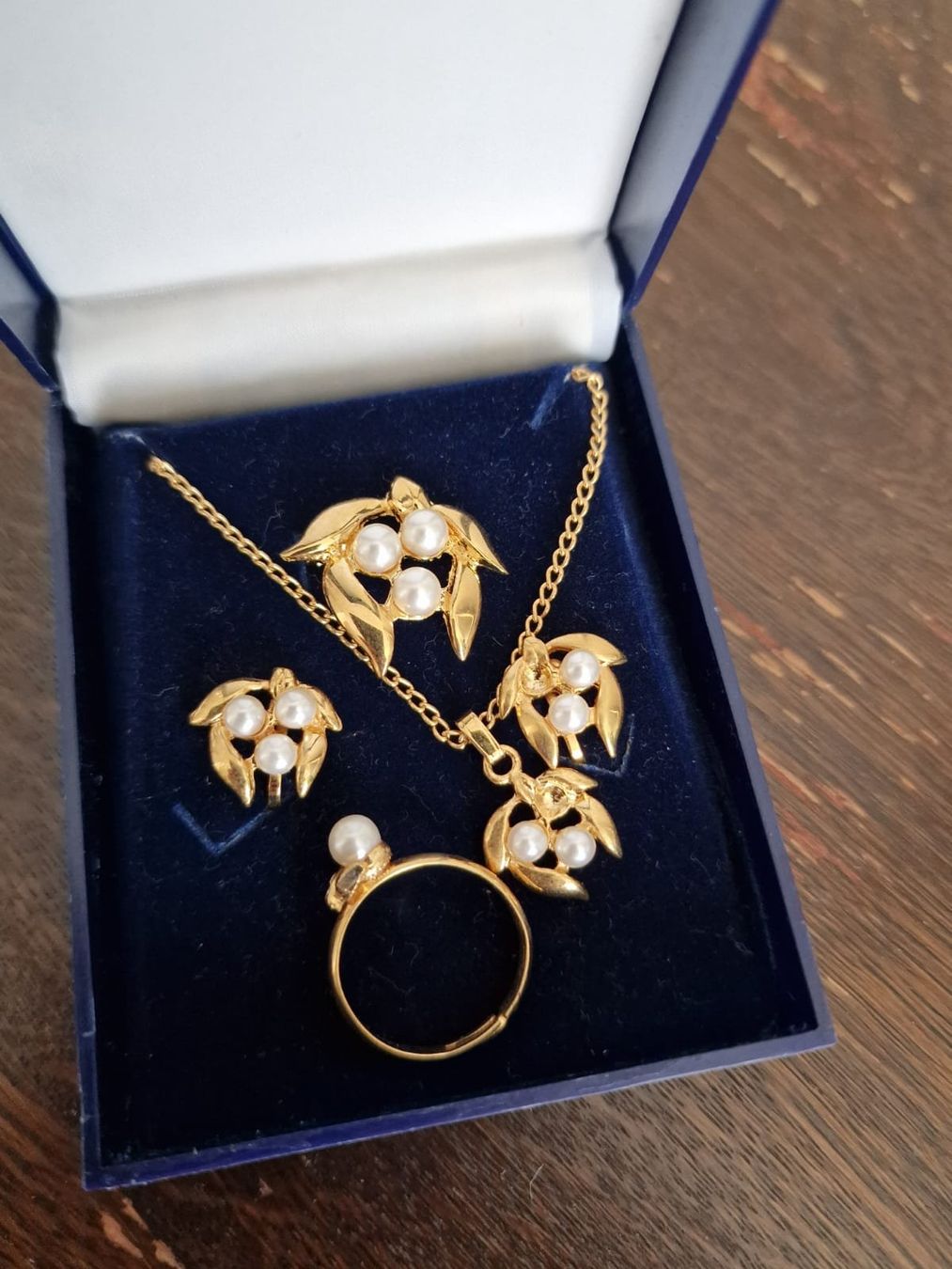 Altri gioielli: Schmuckset Gold Imit. mit Perlen, Ring, Kette, Ohrstecker – Usato da Zumikon venduto da pat_m55d