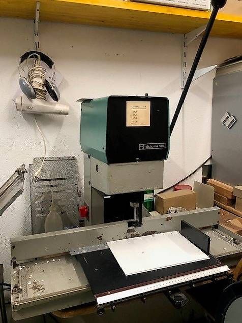 Trapani: Papier-Bohrmaschine – Usato da Richterswil venduto da inf_sk7m