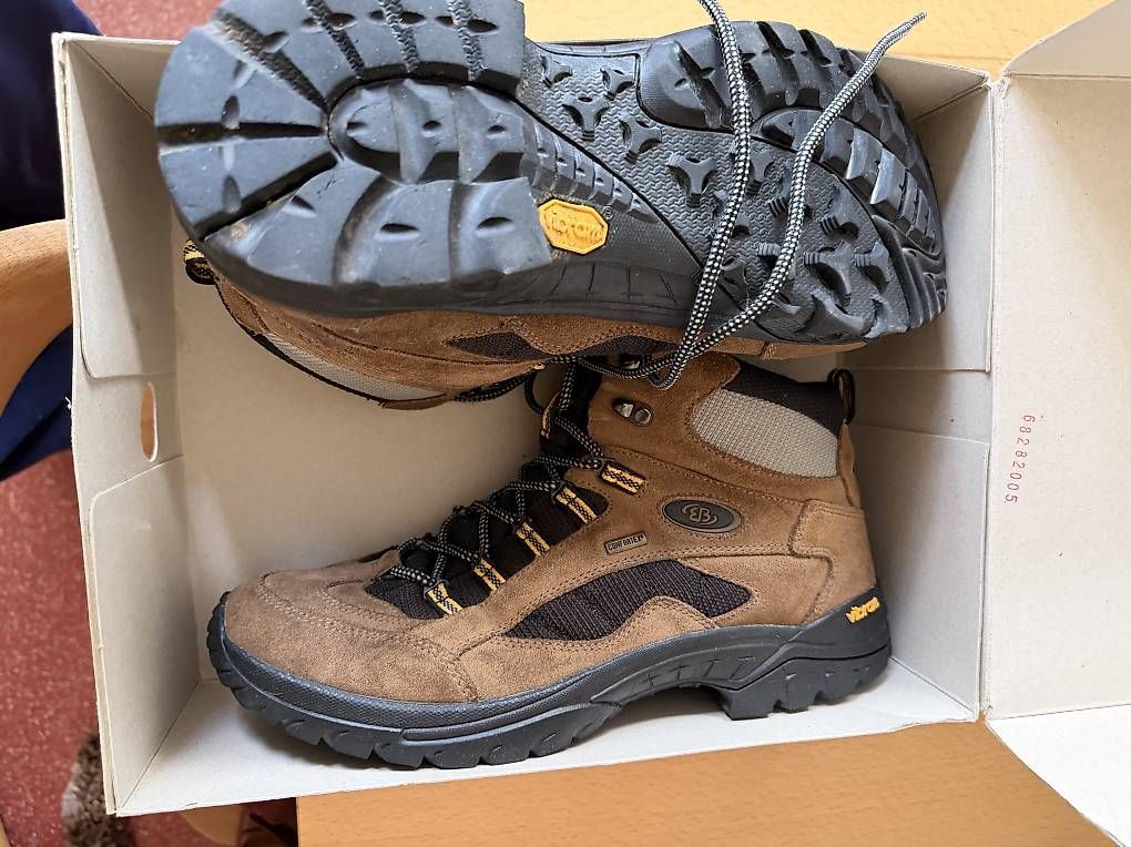 Scarpe da uomo: Wanderschuh Gr. 42 - kaum getragen – Usato da Muhen venduto da bebesonne 1