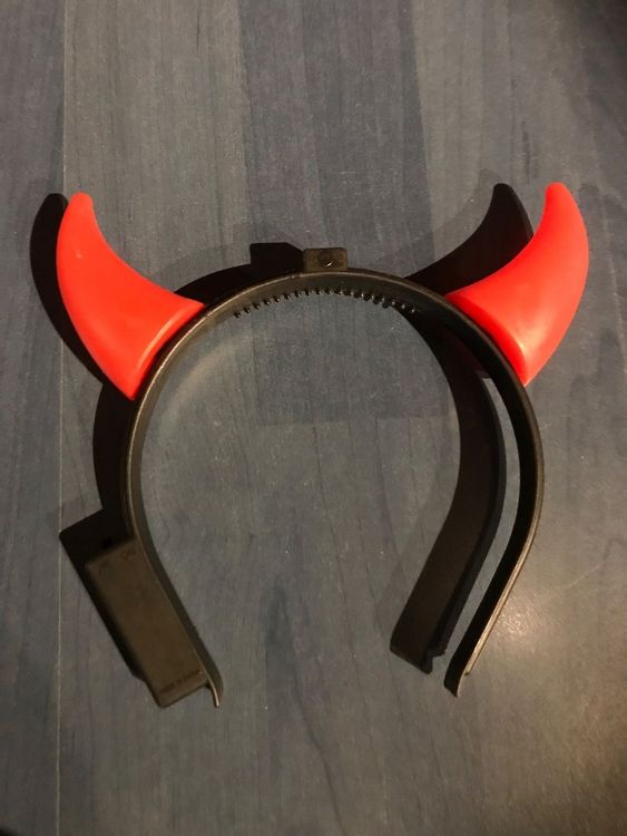 Hörner rot blinkend von AC/DC Konzert in Zürich (Gebraucht) in Süderen ...