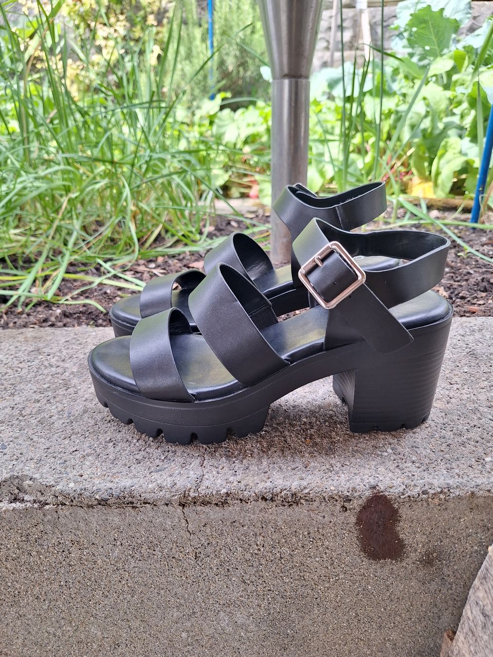 Chaussures femmes: Shwarze Plateau Sandalen – D'occasion à Teufenthal AG par boebe071 2