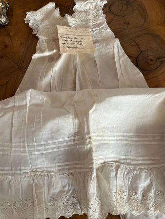 Taufkleid aus dem 19.Jahrh. Spitzenstickerei, weiss
