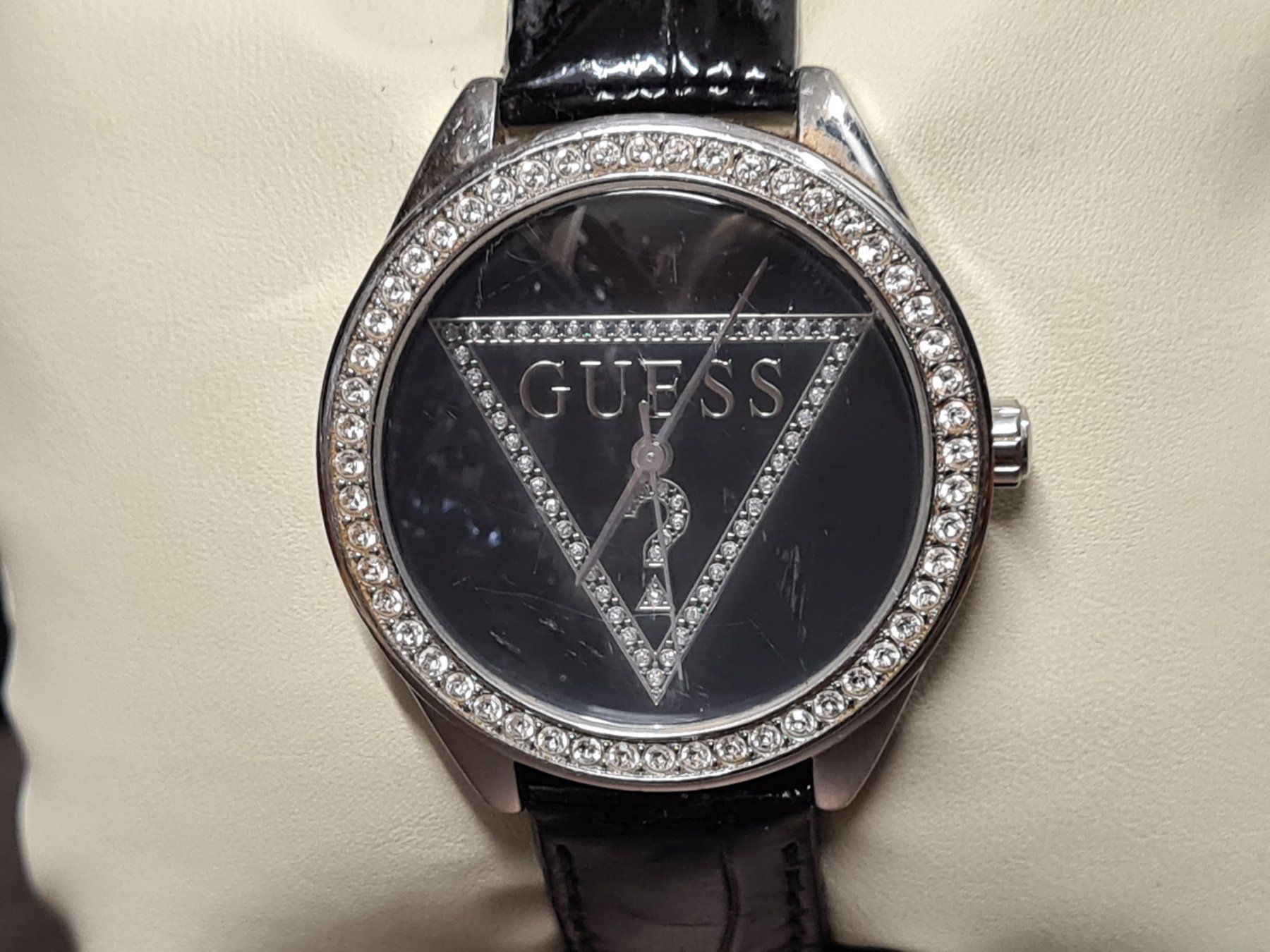 Guess Uhren: GUESS Damen Stahl Armbanduhr – Gebraucht aus Amriswil von used2use
