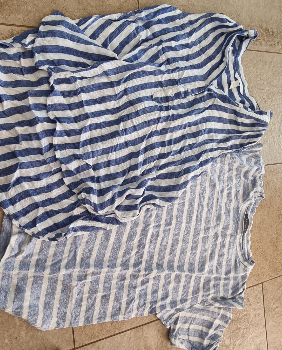 Lots de vêtements: Tolle Oberteile gr.S – Neuf (Voir description) à Grossdietwil par GNOM313 1