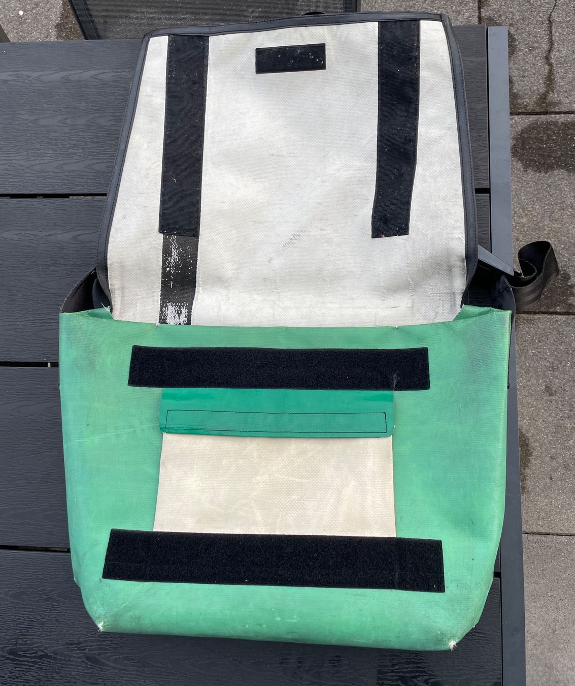 Freitag Taschen für Damen: Freitag grosse Umhängetasche – Gebraucht aus Bern von  3
