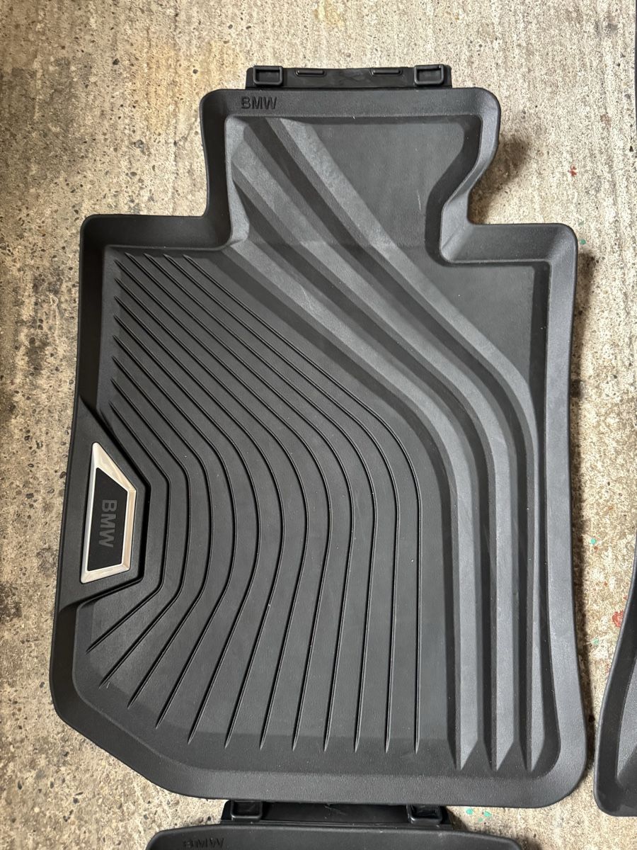 BMW Tappeti & Tappetini: Originale BMW M3 / M3 Touring Gummimatten – Usato da Oberbüren venduto da inf_7c5h 1