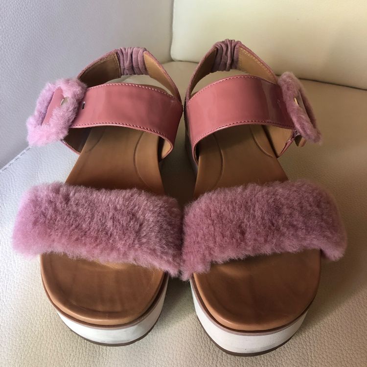 Ugg deals fluff chella