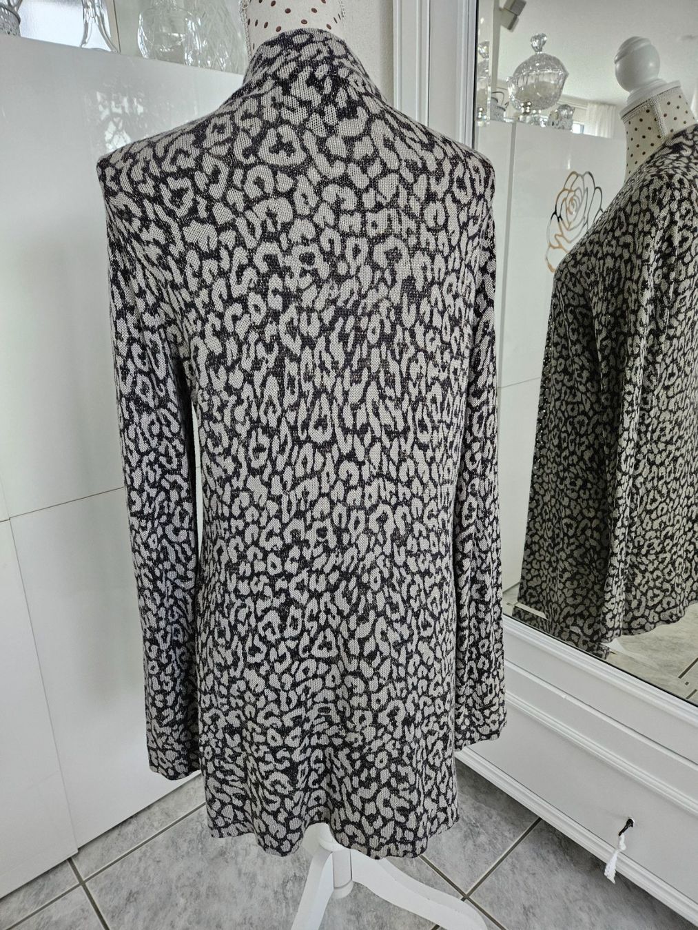Giacche: Jacke Strickjacke Grösse 38 M Leopard Grau mit Strass – Usato da Gossau ZH venduto da fashiontwo 3