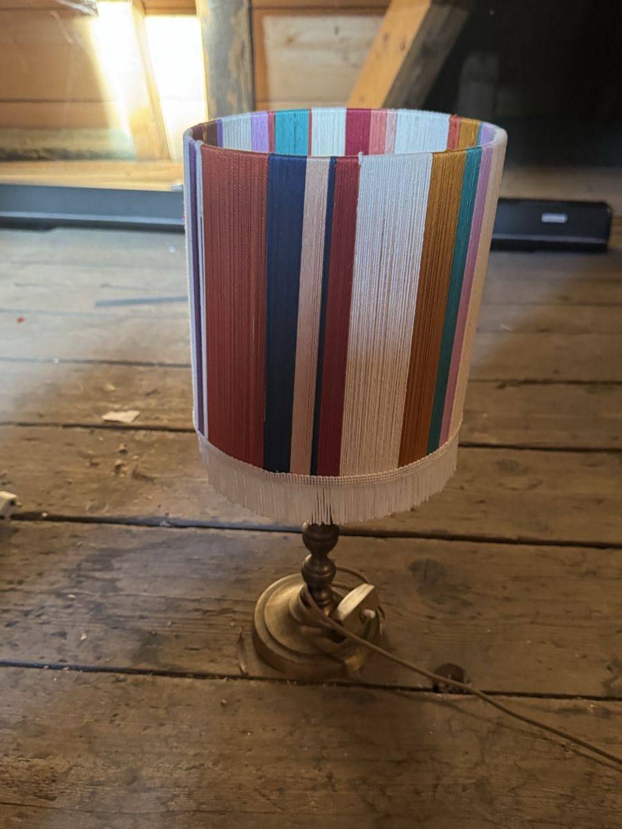 Lampen: Tischlampe mit buntem Lampenschirm und Fransen – Gebraucht aus Nidau von leo_h2vb 3