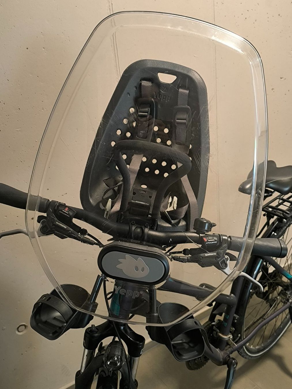 Seggiolini per auto: Thule Yepp Mini Kinder-Velositz vorne inkl. Windschutzscheib – Usato da St.Erhard venduto da felderline 1