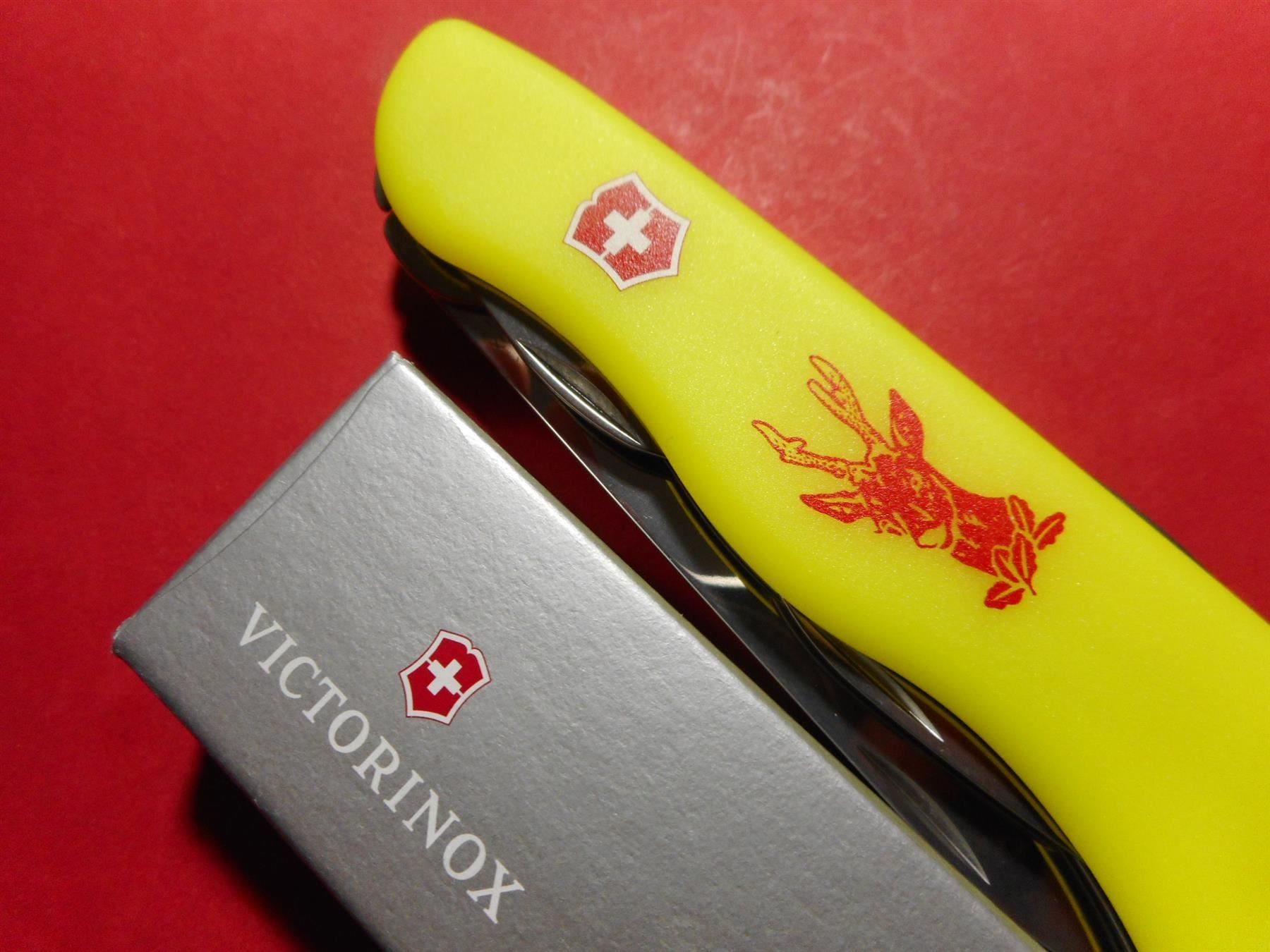 Coltelli tascabile: Victorinox  Hunter StayGlow – Nuovo e nell'imballaggio originale da Rotkreuz venduto da Hubbil 1