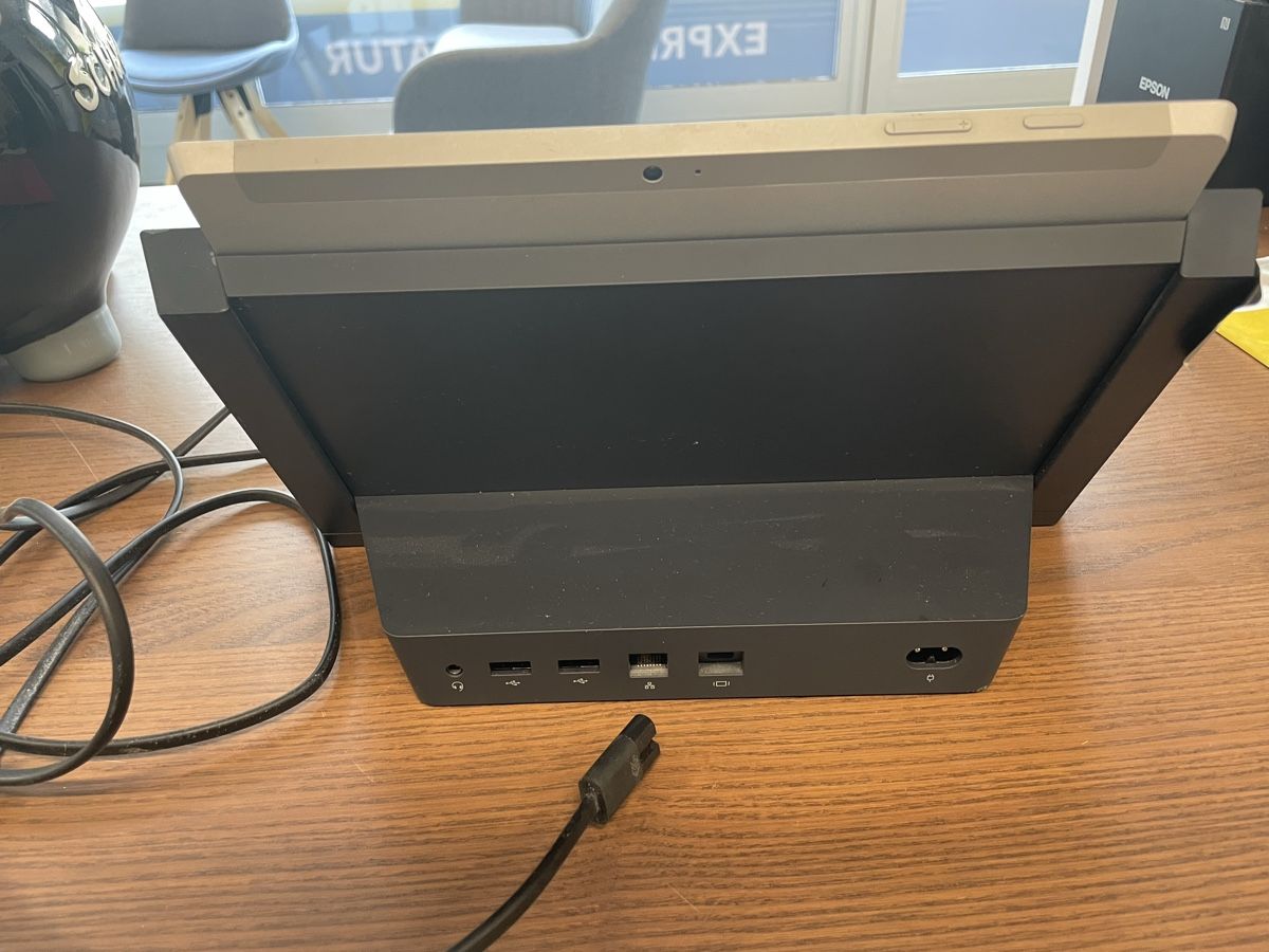 Microsoft Tablettes PC: Microsoft Surface pro 4 128GB SSD Bootloop Batterie defekt – Défectueux à Näfels par NOXION 5