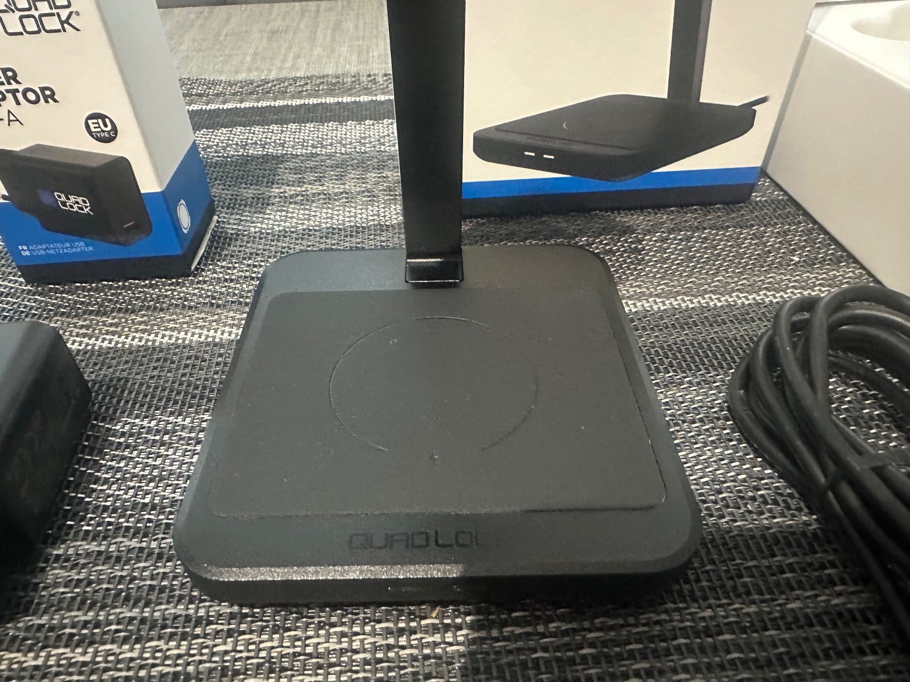 Quad Lock Ladegeräte: Quad Lock Dual Desktop Charger inkl. Power Adaptor – Gebraucht aus Gossau (ZH) von DSCapeta 2