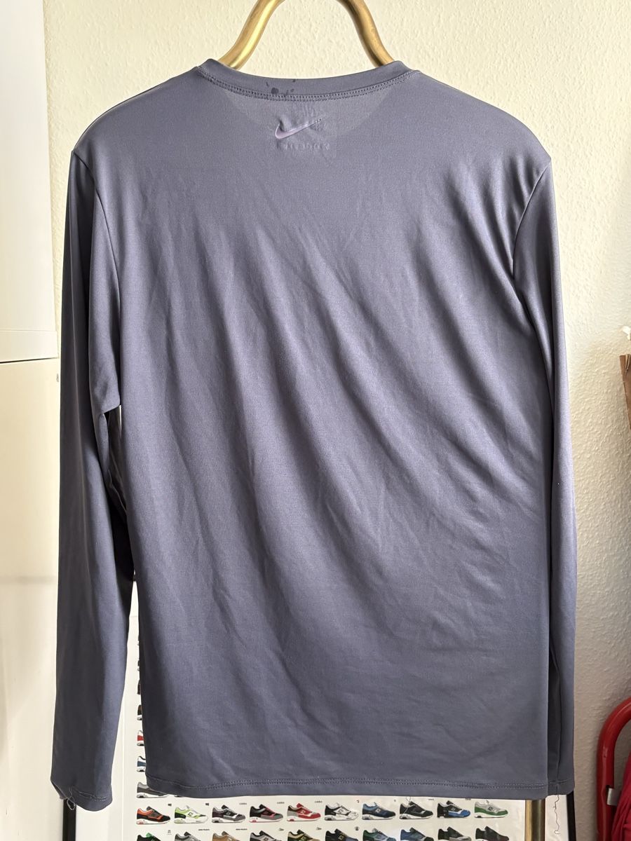 Nike T-shirt: Nike Dri-FIT gris, manches longues, Size M – Usato da Neuchâtel venduto da sharposneaks 4