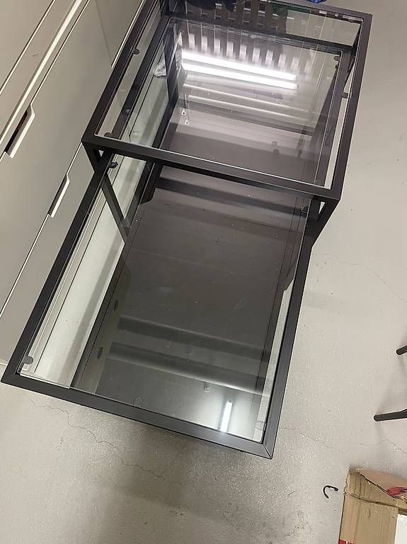 Tavoli: Designer Tisch mit Metallrahmen  schwarz  modern – Usato da Frauenfeld venduto da C2m5 1