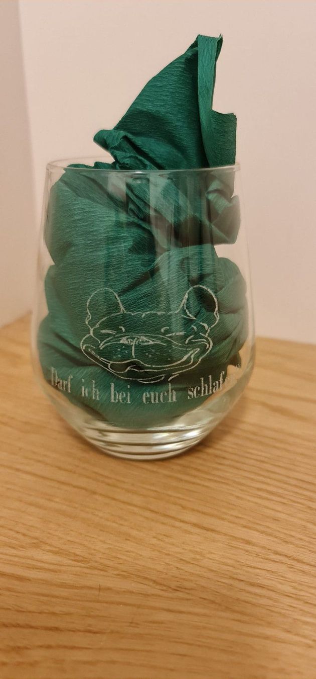 Bicchieri: Trinkglas mit der Aufschrift Neu – Usato da Ruswil venduto da M71